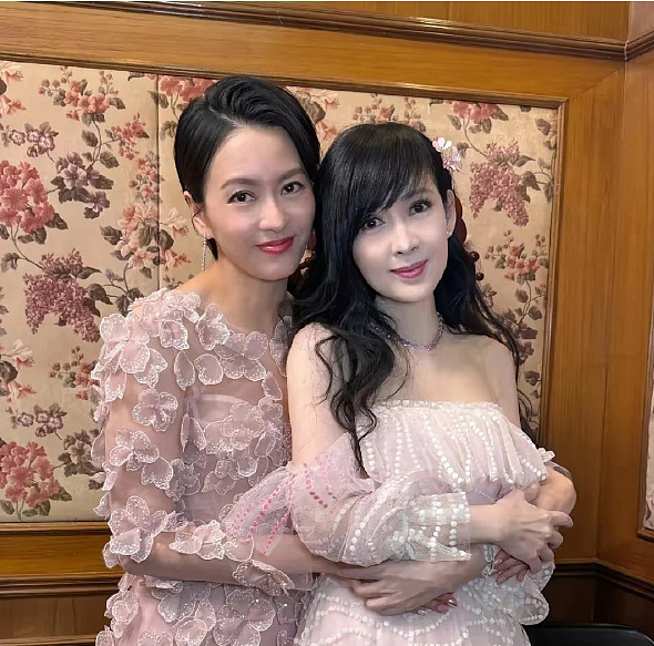 【美女】梁家辉周慧敏合照引发回忆杀!昔日玉女掌门人美爆了(组图) - 2