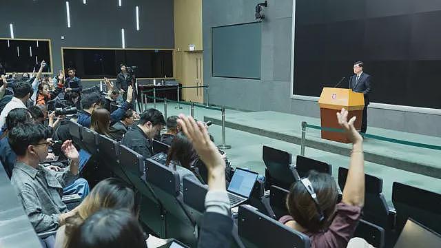 香港宏福苑“一户一社工”过劳争议 :他们在承担什么角色(组图) - 4