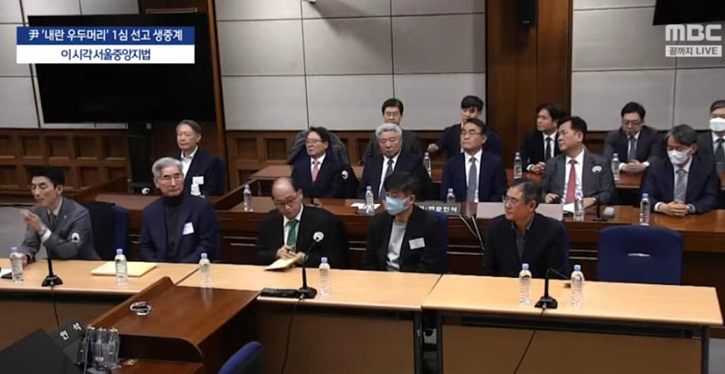 韩国前总统尹锡悦内乱罪成,被判处终身监禁(组图) - 1
