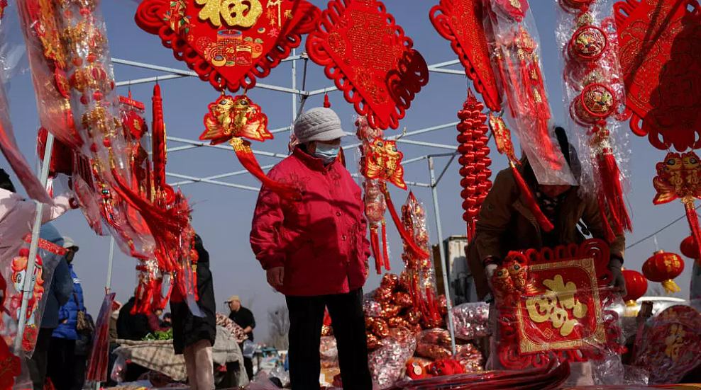 拼桌吃年夜饭蔚然成风,“反向春运”越来越盛行(图) - 1