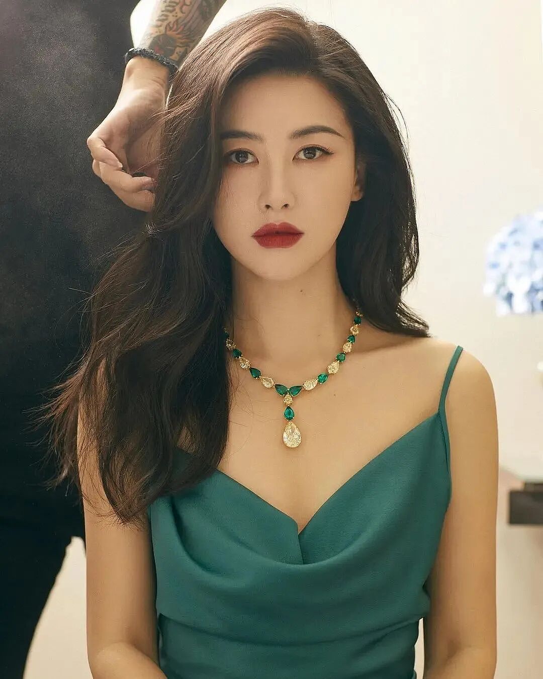 【美女】朱珠性感写真大秀魔鬼身材，曾在外国片为艺术献身（组图） - 2