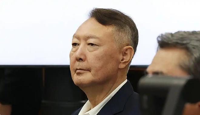 韩国前总统尹锡悦被判无期徒刑，亲信：当初铤而走险是为保护妻子（组图） - 2