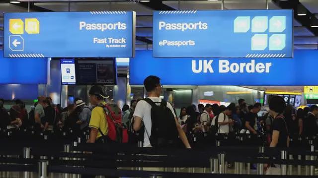 英国双重国籍者的护照规则即将改变：他们将如何受影响（组图） - 2