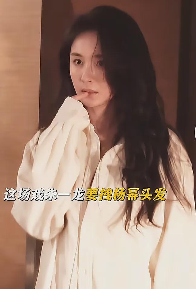 《惊蛰》把杨幂身材当噱头惹争议!张艺谋又翻车…(组图) - 12