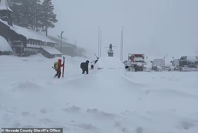 美国45年来最严重雪崩：15人被卷走，8死1失踪！幸存者靠iPhone这个功能求救（组图） - 1