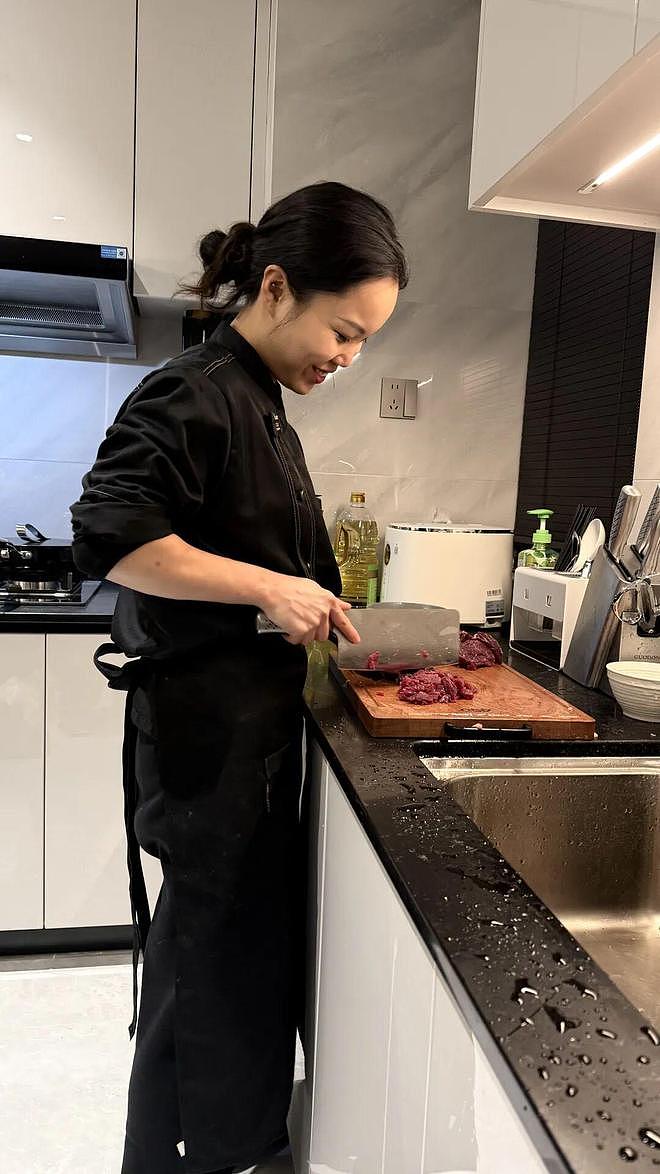 订单爆满！27岁女子春节上门做年夜饭月入4.5万：一桌10个菜1888元（组图） - 1