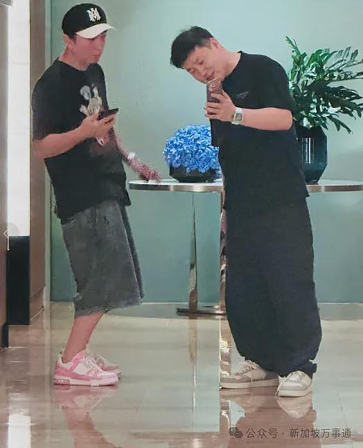 王思聪携俩美女新加坡过年!环球影城嗨玩、挑战人体弹弓…全岛网友晒偶遇照:像被“榨干”(组图) - 18