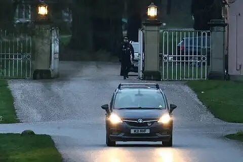 安德鲁王子在66岁生日当天被捕!查尔斯国王发表紧急声明……(组图) - 7
