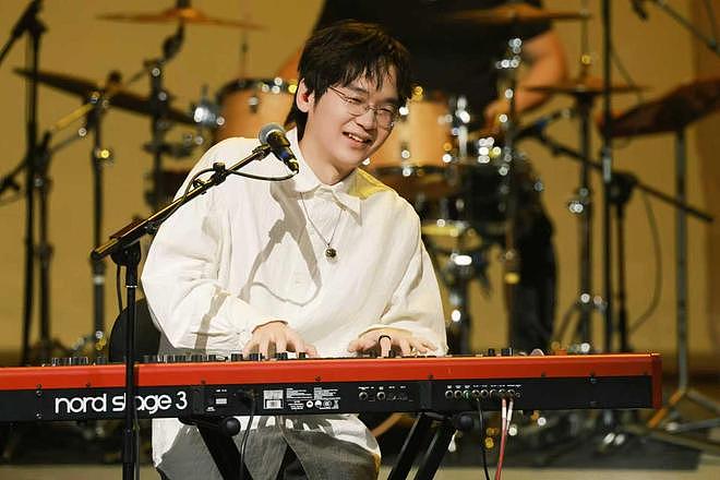 歌曲被王菲春晚选中后,原唱接受采访表示感激,称王菲让这首歌充满神性(组图) - 5