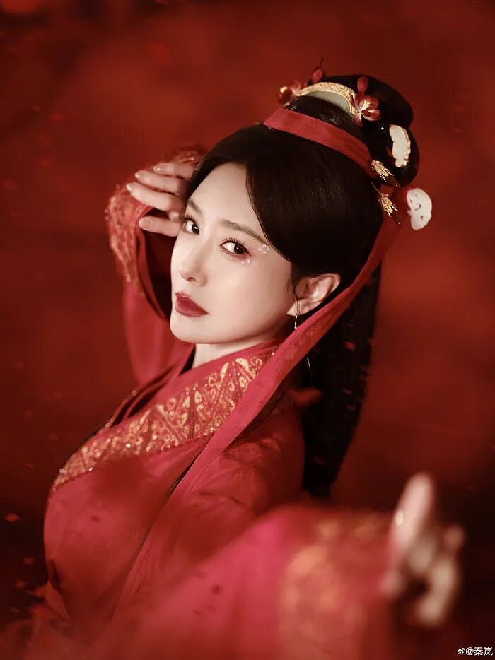 【美女】秦岚夸李沁像清水芙蓉般漂亮！两大女神美得让人窒息（组图） - 1