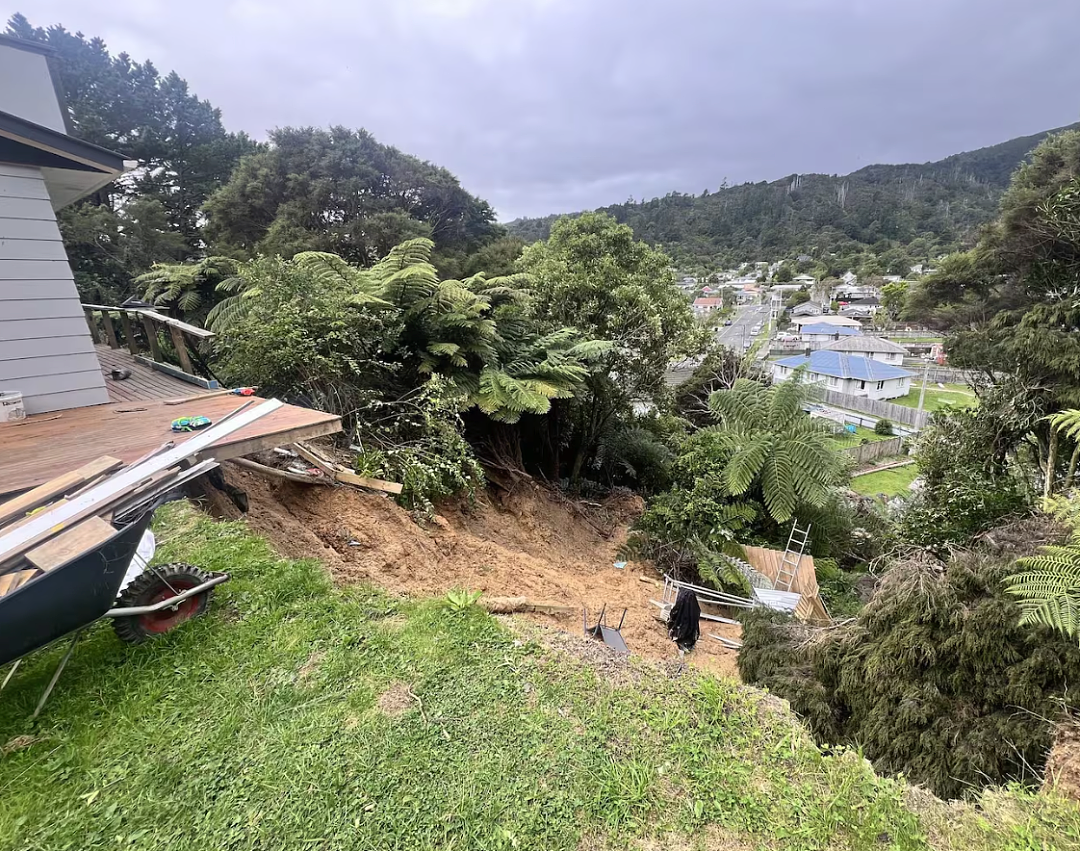 滑坡塌陷房子悬空!房主面临30万账单;奥克兰教师诱骗11岁学生案曝光;法国当天就医确诊治疗,回新西兰排队4个月(组图) - 8