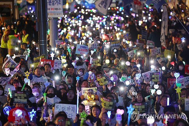韩国前总统尹锡悦就一审被判无期徒刑发表声明:无法接受(组图) - 3