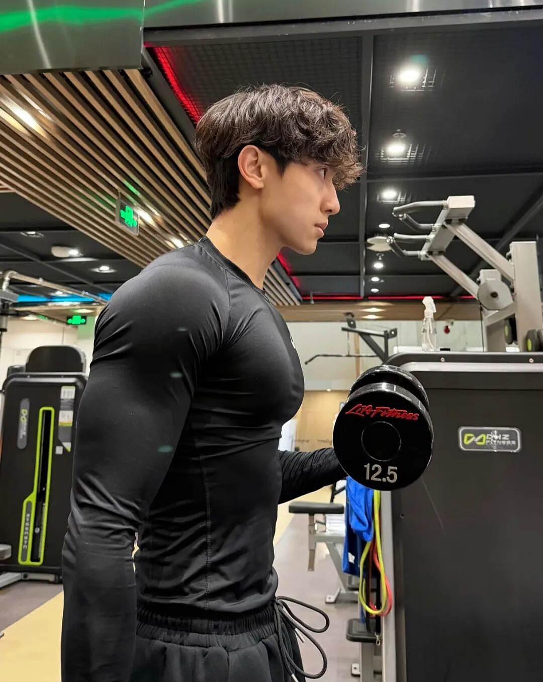【帅哥】185cm健身卷毛小男友,超帅颜硬汉肌肉惹人爱...(组图) - 1