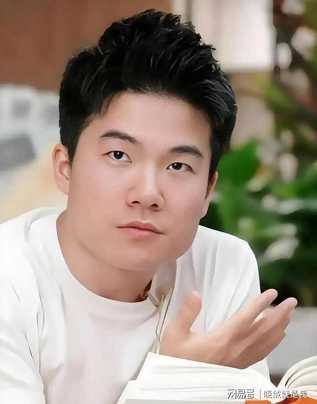 董宇辉回村不直播不摆拍,随手炸飞“狗盆”,网友:流量骗不了人(组图) - 4