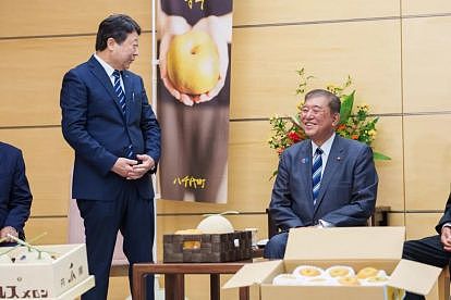 特朗普标榜在他支持下日本自民党大胜：高市早苗“特别喜欢我”（组图） - 7