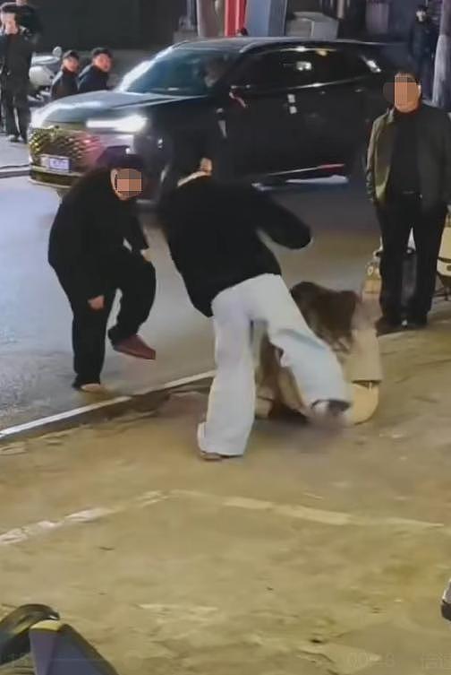 警方通报平顶山打人事件：打人者被采取刑事强制措施（组图） - 2