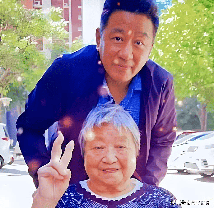 68岁丁勇岱近况曝光!陪89岁母亲过年,大龄儿子的婚事让他愁白头(组图) - 11