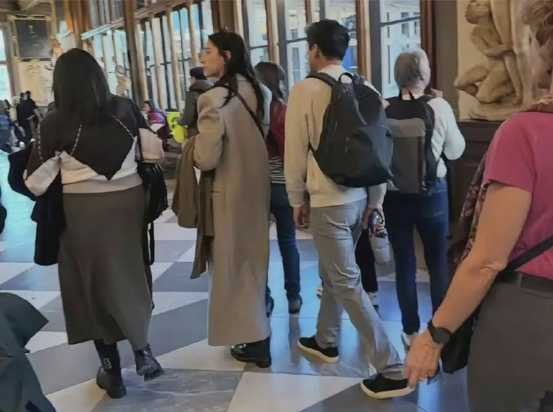 恋情实锤？网友偶遇霍启山与混血女星同游，霍家家族行程曝光（组图） - 1