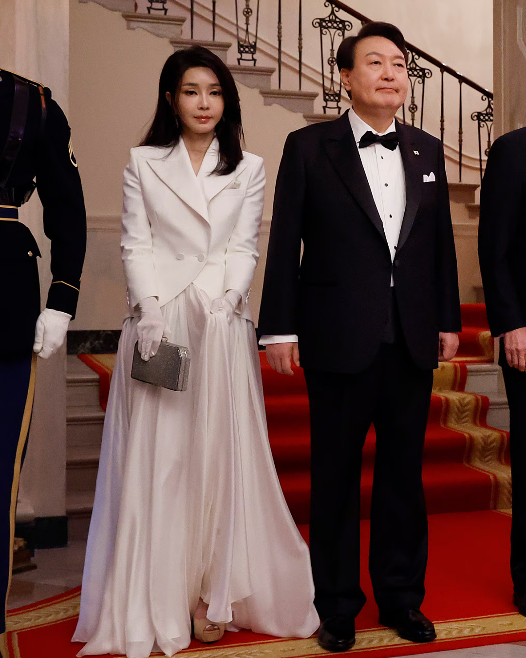 韩媒再扒皮前总统夫人惊悚上位史！整容行贿卖官助夫竞选，还想当第2个希拉里掌权？（组图） - 12