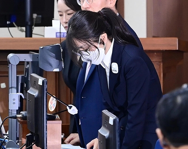 韩媒再扒皮前总统夫人惊悚上位史！整容行贿卖官助夫竞选，还想当第2个希拉里掌权？（组图） - 24