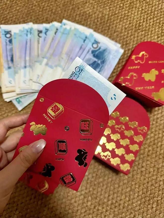 夫妇路边散步捡到帆布袋,里面装了20多个红包共7万多元!失主回应:是4个孩子的压岁钱,广东人:惊呆了......(组图) - 7