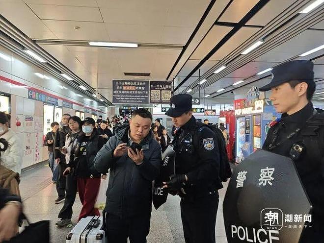 撞脸吴京！杭州地铁这位赵Sir火了，春节假期被问几百遍去西湖怎么走（组图） - 4