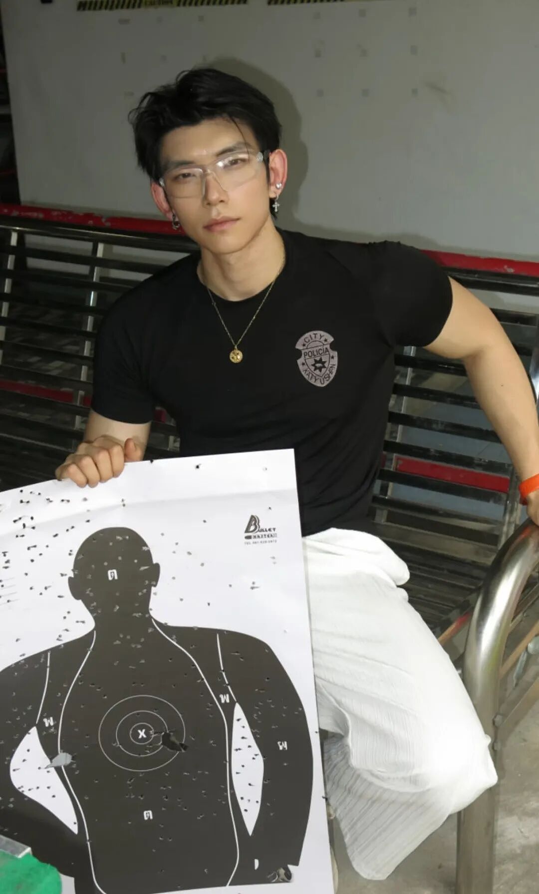 【帅哥】青岛痞帅脂包肌狼狗体育生，硕大身材网友直呼受不了...（组图） - 1