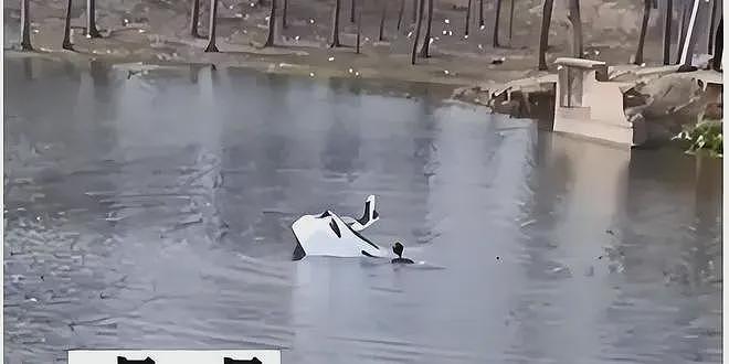 河南小伙跳河连救2人，却因体力不支留下遗言；谁料，被救女子却用力一把抓住他，1句话令人泪目…（组图） - 5