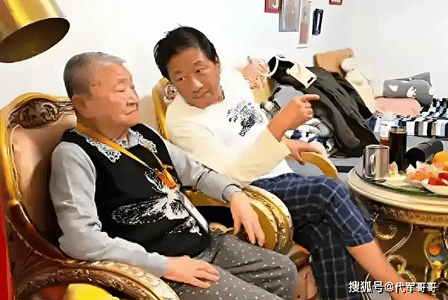 68岁丁勇岱近况曝光!陪89岁母亲过年,大龄儿子的婚事让他愁白头(组图) - 3