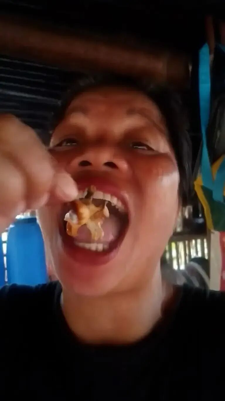 亚裔美食博主吃海鲜惨死！嘴唇变深蓝全身抽搐，数小时夺命，这个东西太毒！（组图） - 1