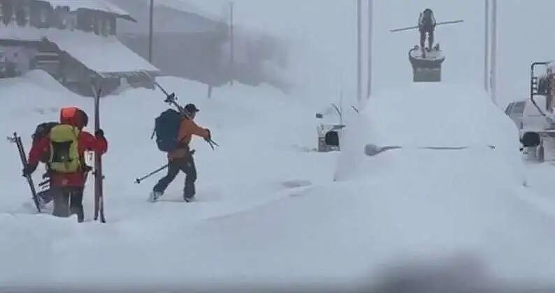 美国遭遇近45年来最严重雪崩！9名滑雪遇难者遗体已找到（组图） - 1