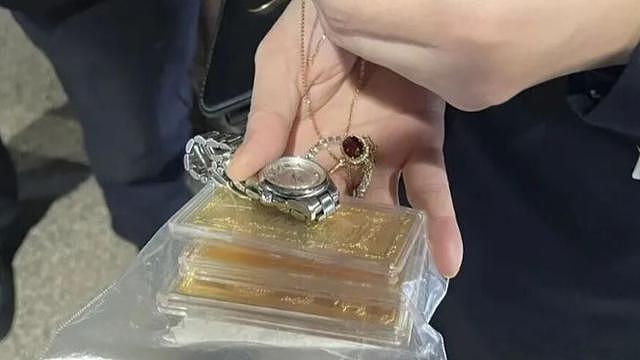 女子将900克金饰遗落在火车上,价值近135万元(组图) - 1