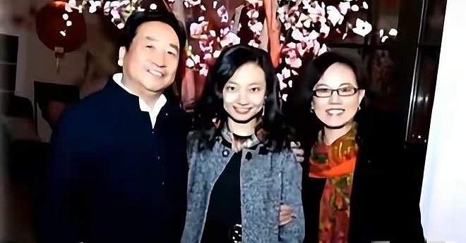 75岁姜昆最大的遗憾：女儿46岁仍旧没有结婚，养子倒成了他的骄傲（组图） - 2