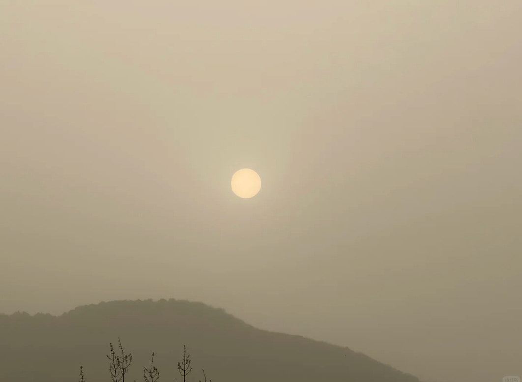 北京河北山西遭沙尘暴突袭！黄沙漫天景区商品被吹跑，多航班延误（组图） - 9