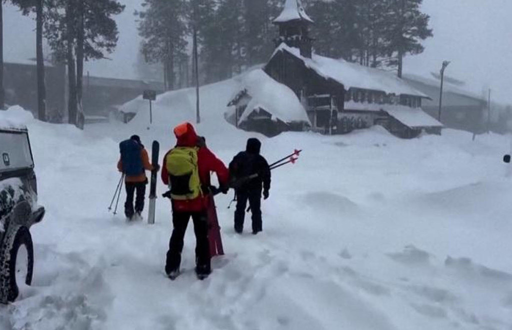 6名精英女性在加州致命雪崩遇难：她们因孩子结缘（图） - 1