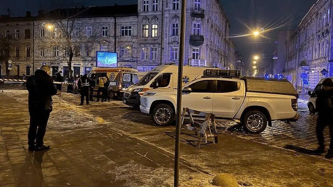 突发!乌克兰西部重镇利沃夫发生爆炸,已有14人受伤,一名女警死亡(组图) - 1
