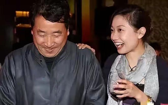 75岁姜昆最大的遗憾：女儿46岁仍旧没有结婚，养子倒成了他的骄傲（组图） - 3