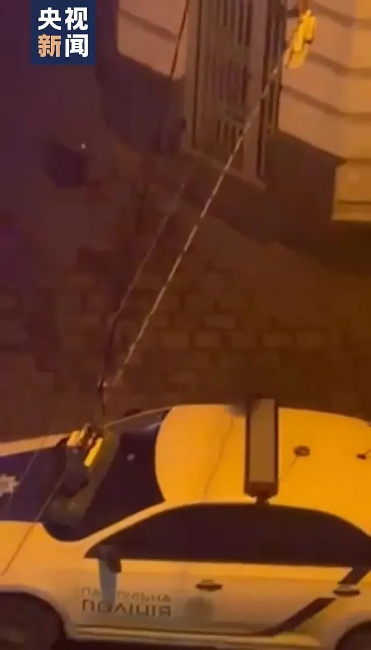 突发!乌克兰西部重镇利沃夫发生爆炸,已有14人受伤,一名女警死亡(组图) - 2