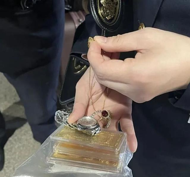女子将900克金饰遗落在火车上,价值近135万元(组图) - 2
