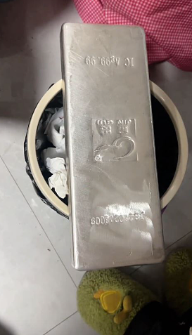 15公斤“红包”!山东舅舅年夜饭,搬$32万银砖做压岁钱(组图) - 4