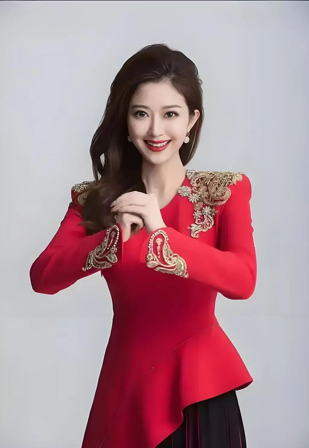 【情感】马年春晚“新面孔”惊艳亮相！半路出家，39岁的她是什么来头（组图） - 8