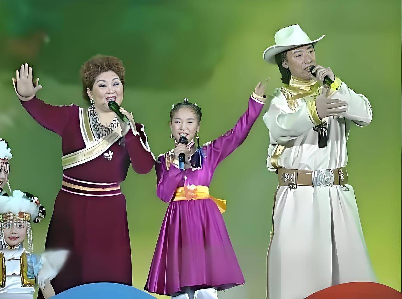 乌日娜上央视春晚！丈夫逝世8年，女儿嫁韩国人（组图） - 3