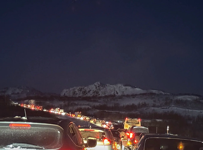 俄国极光村暴雪封路变孤岛！逾百中国游客除夕前受困40小时（组图） - 2