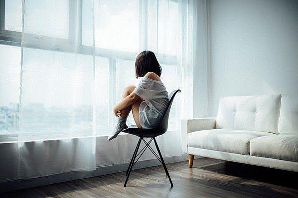 ​教室当炮房！学长嘿咻15岁学妹判6月，急掏30万换免囚（图） - 1