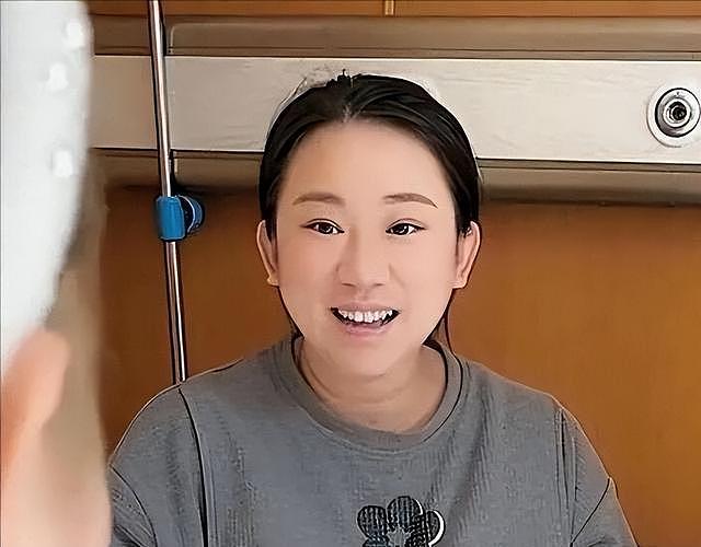 一手好牌打稀烂！从春晚笑星到县城卖唱，如今她是3个孩子的妈（组图） - 7