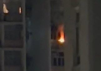 香港厚德邨单位起火逾百人疏散画面曝！烈焰浓烟冲天，一人吸浓烟不适（视频/组图） - 7
