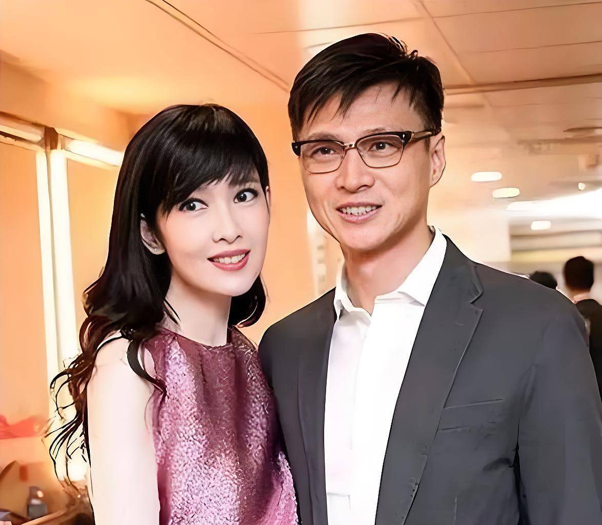 周慧敏上央视春晚！父母已离世，她恋爱20年才结婚（组图） - 8