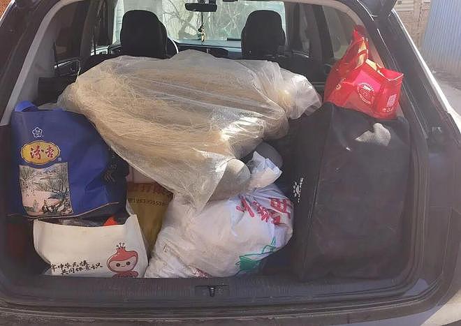 返程后备箱摄影大赛上热搜!“一辆车就把外婆的菜园打包了”(组图) - 14