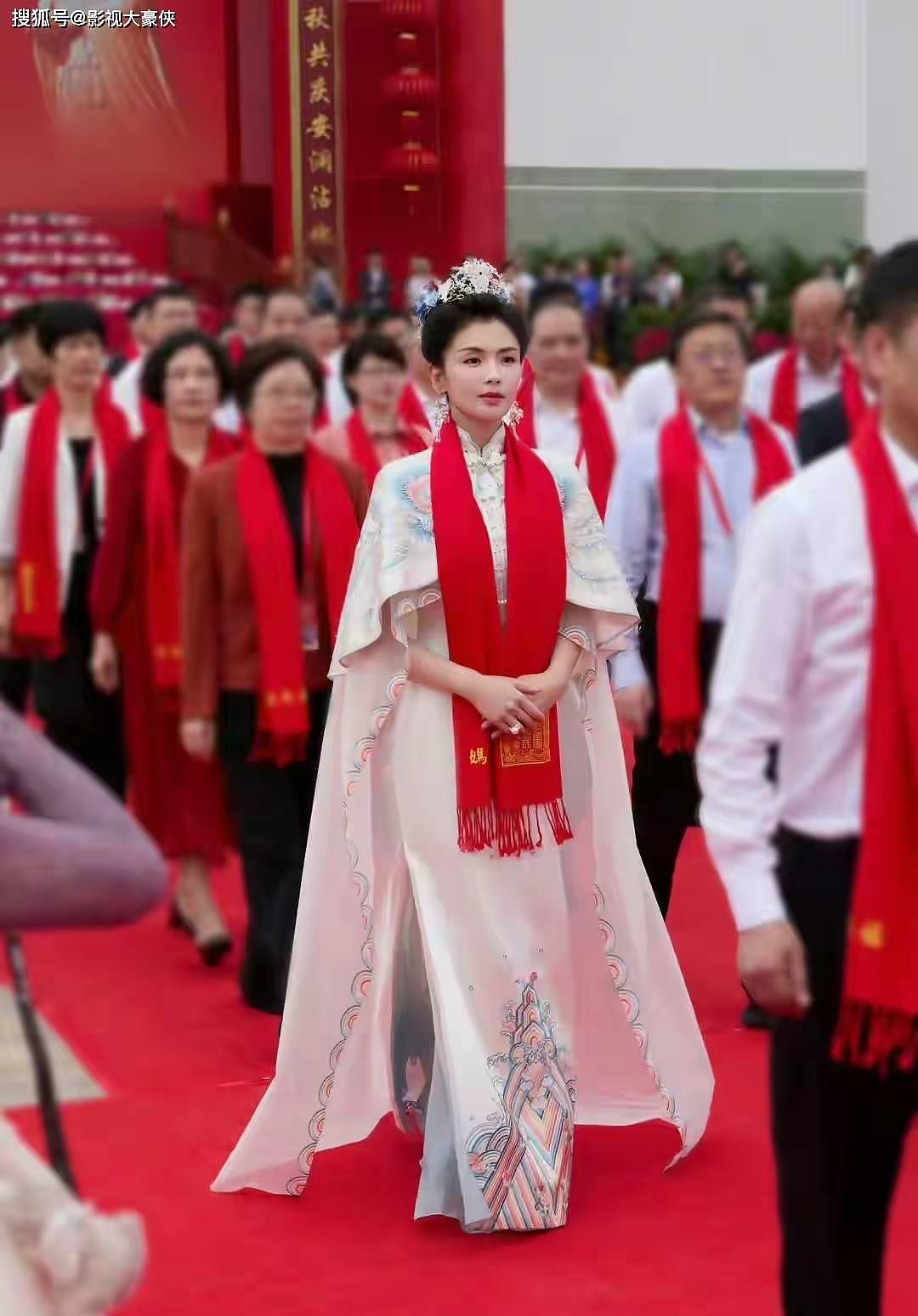 开年第一顶流！刘涛妈祖照爆火，她的回应让网友...（组图） - 10