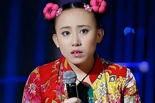 一手好牌打稀烂！从春晚笑星到县城卖唱，如今她是3个孩子的妈（组图） - 1